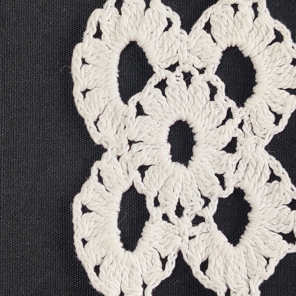 Vintage crocheted, dresser scarf, table runner, doily table linens rectangular - Picture 7 of 10